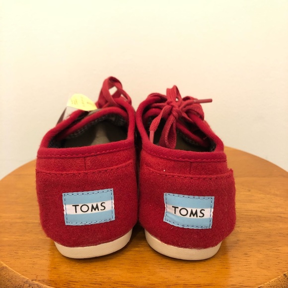 Brand new Toms red wool flannel shoes, US 6 - Picture 4 of 6